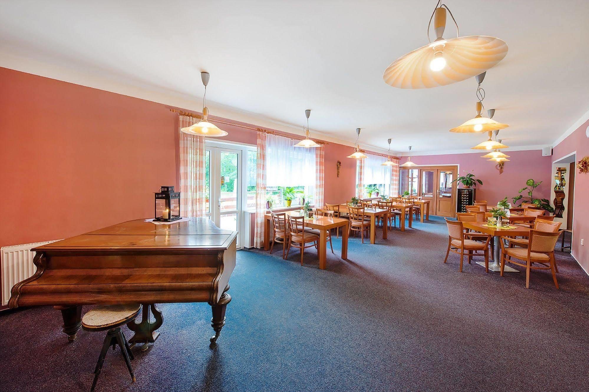 Hotel Zatisi Frantiskovy Lazne Ngoại thất bức ảnh